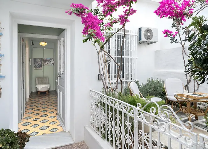 Neoclassical Mansion In By Explore 4* Ándros