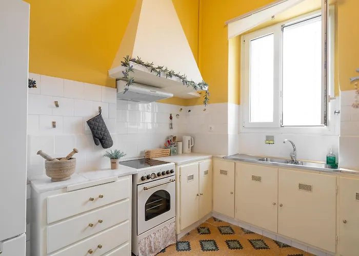 Neoclassical Mansion In By Explore Apart-hotel