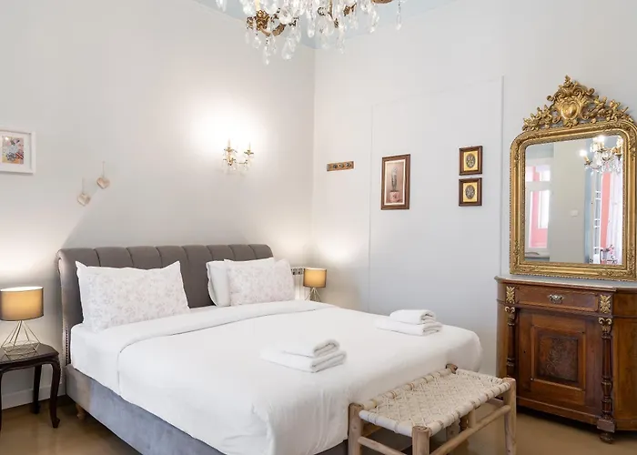 Apart-hotel Neoclassical Mansion In By Explore Ándros