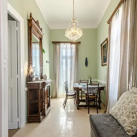 Hotel apartamentowy Neoclassical Mansion In By Explore Ándros