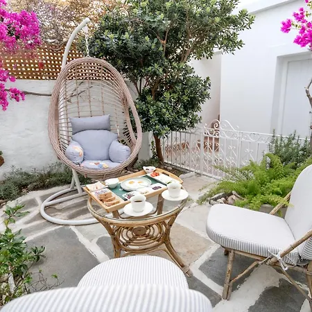 Neoclassical Mansion In By Explore Hotel apartamentowy