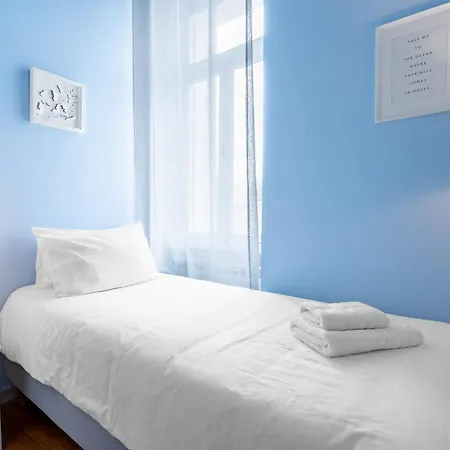 Hotel apartamentowy Neoclassical Mansion In By Explore 4*